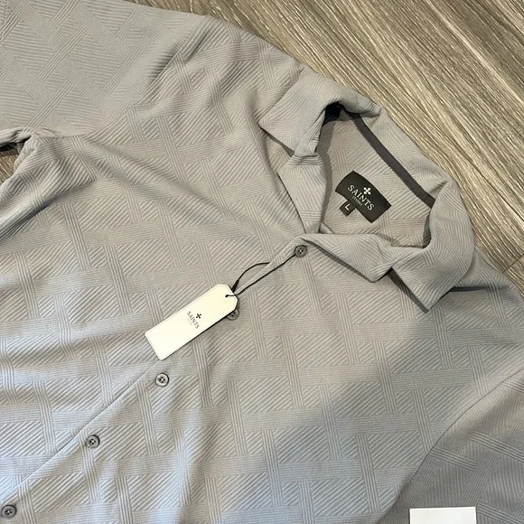 Saints studio woven SS button down shirt. Size L. NWT - Picture 2 of 5
